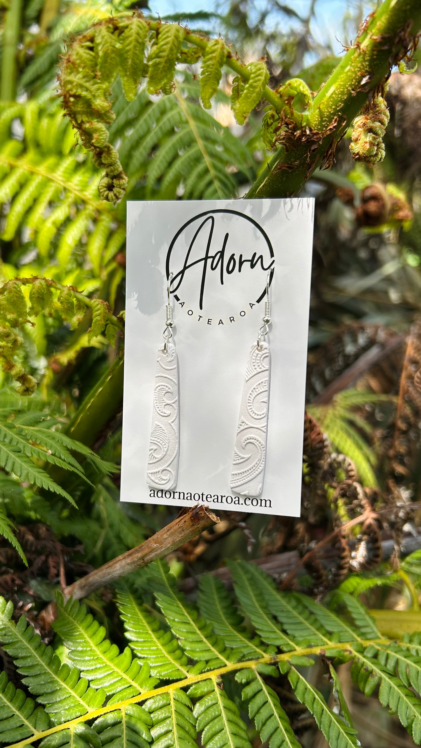 māori drops/WHITE (hooks)